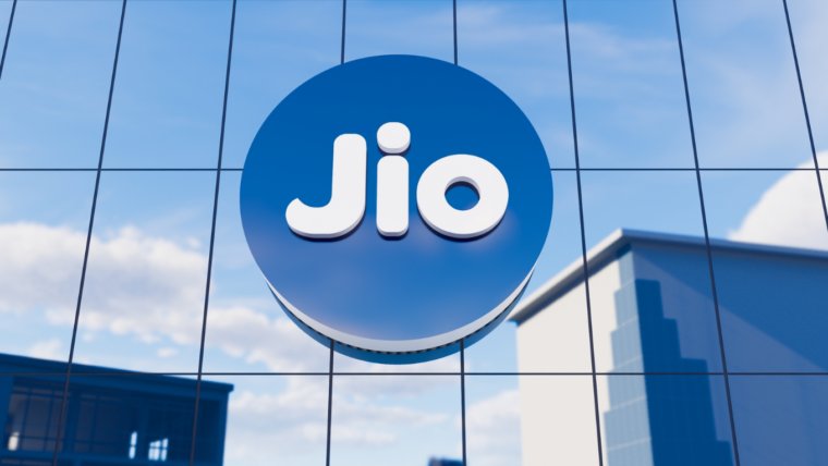 ETNOWlive's tweet image. #NewsAlert | Jio platforms is said to plan filing for IPO next month (Agencies)

#Jio #IPO