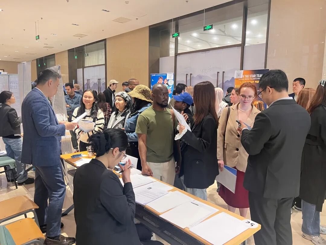 StudyChina0714's tweet image. The #UIBE campus became a vibrant bridge connecting global talent🌏💫 with China's cutting-edge enterprises last Friday! 

The "Cirrus Program" 2026 International Student Internship &amp;amp; Career Fair held at the campus hosted 50+ companies from industries including #construction and