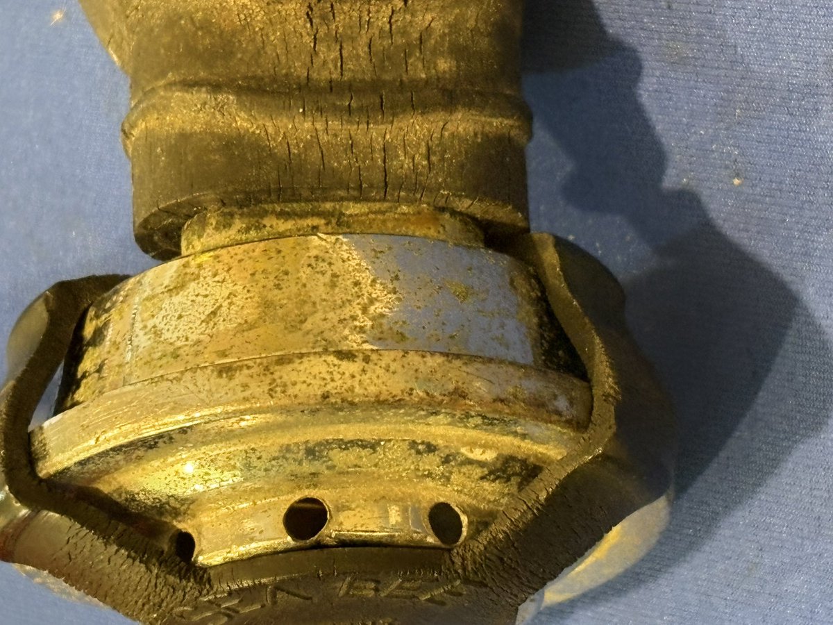 VintageScuba's tweet photo. Has anyone ever come across one of these Sea Bee Maxiflow regulators?
You’ve got to wonder what it would have been like to dive with one of these early design with bubbles going straight into your face the whole time. Not exactly what we’d call “streamlined” today! https://t.co/ibSSPd99CR