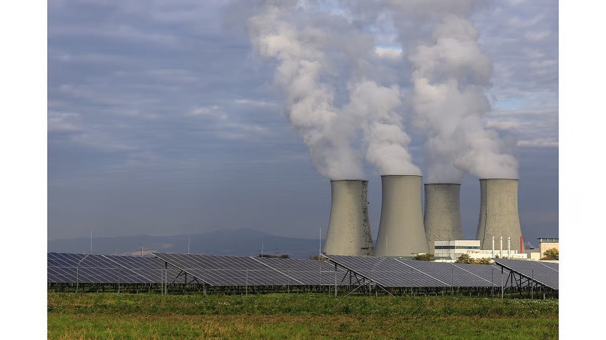 TaiyangNews's tweet image. Spain's @mitecogob launches an EOI with an aim to shape future grid capacity allocation mechanisms for #renewableenergy &amp;amp; #storage. It will consider allocating grid capacity in just transition regions affected by closure of #coal &amp;amp; #nuclear power plants taiyangnews.info/tenders/spain-…