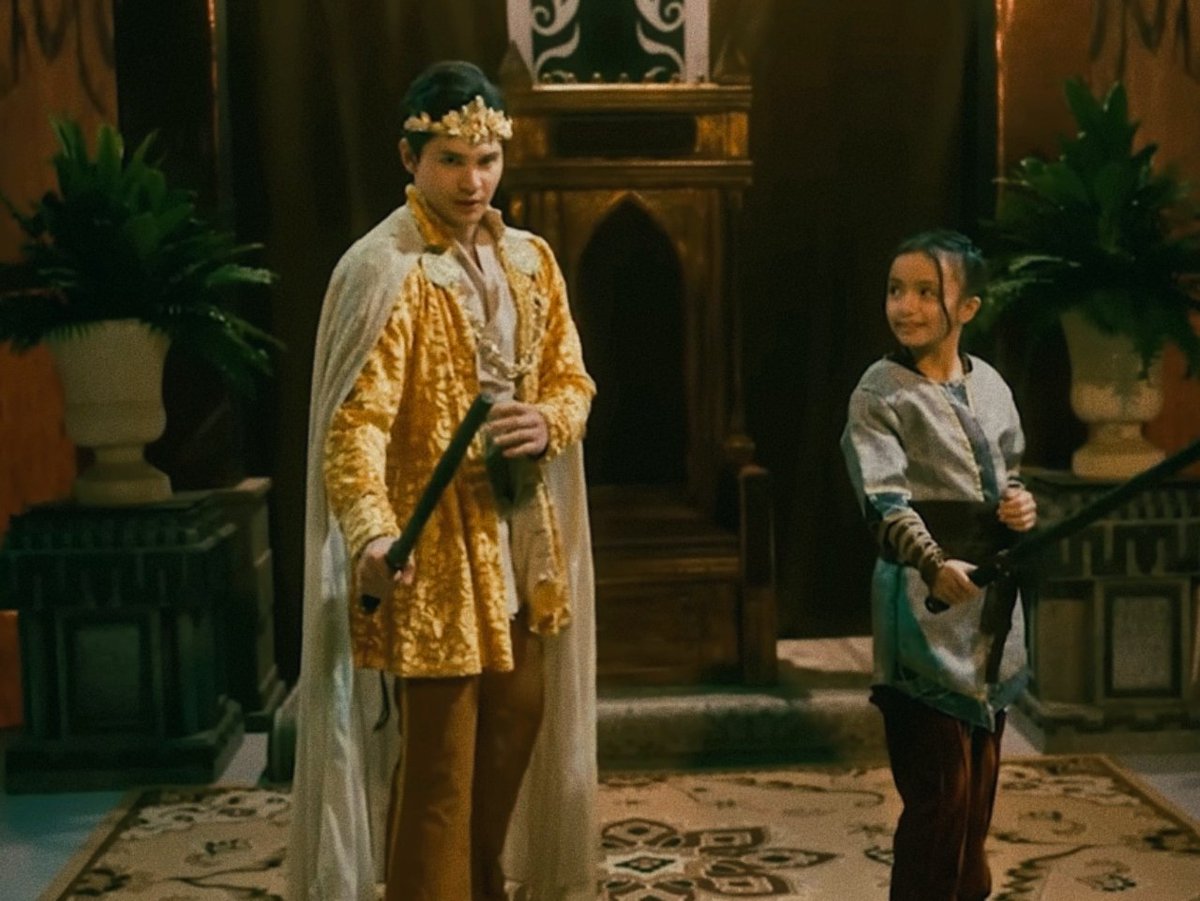 Nayeia_'s tweet photo. This little baby would not believe that her kingdom, her world that witnessed her childhood has gone through this. 

PADAYON HARA ARMEA 
#SanggreArmeaAtTabun https://t.co/b4dO6GF9Q9