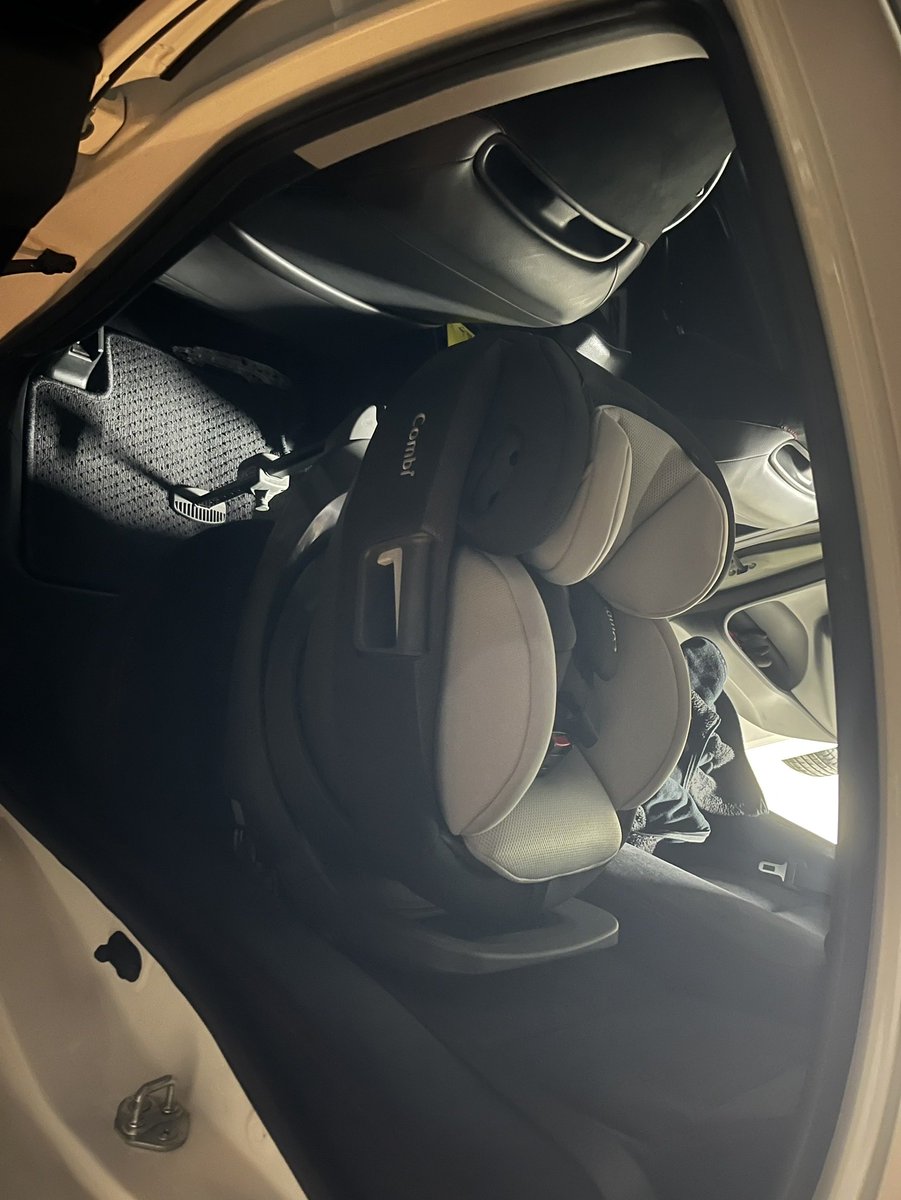 H9Iey's tweet photo. FD2は新車が販売されてた当時は義務化されてなかったISOFIXにも対応しててママにもギリギリ許されるファミリースポーツカーやとおもてる笑
ホンダアクセスFD2仕様の300個限定のチャイルドシートも激アツやけど今はもう手に入らん🥺 https://t.co/lYpm36pW7I