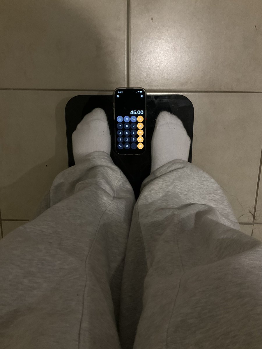 gloss ☠︎︎ (-45.2kg/63kg) tweet media