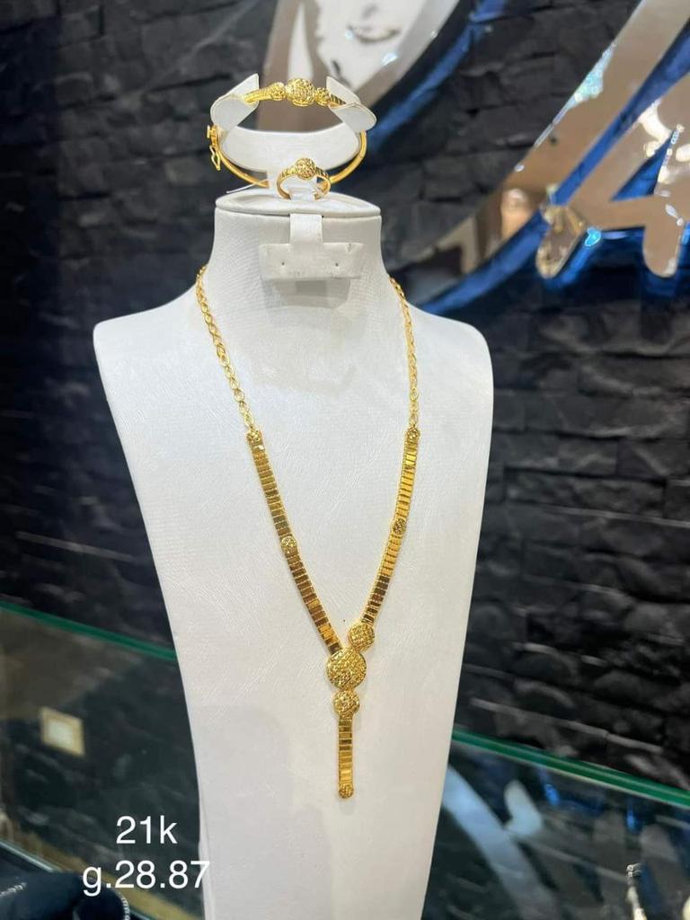 Danengpage's tweet image. AMIRA GOLD, ORIGINAL THING #TrustedService #goldjewelry #realmarketing 22k and 24k gold