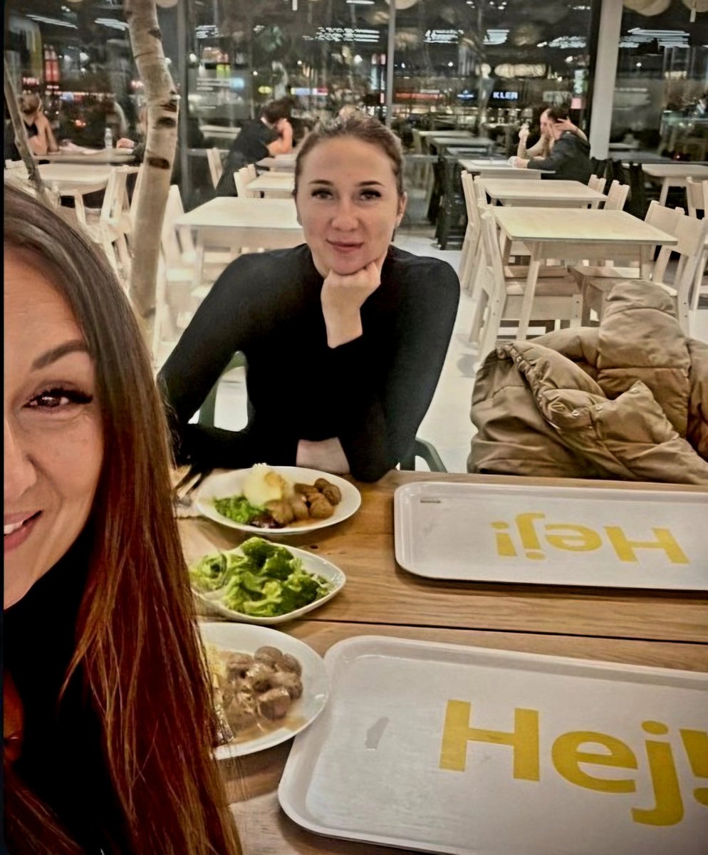 I te bezczelne łachudry mówią, że PIS i <a href="/NawrockiKn/">Karol Nawrocki</a> to Rosja?!
Gdzie była managerka półgłówka Skiby <a href="/MWielichowska/">Monika WIELICHOWSKA</a> - bardzo bliska przyjaciółka zboczonej psychopatki i zoofilki z Kłodzka, poznała córkę oficera GRU, słynną asystentkę zakutego lba Tuska - Kristinę Voronową?!
Wojna