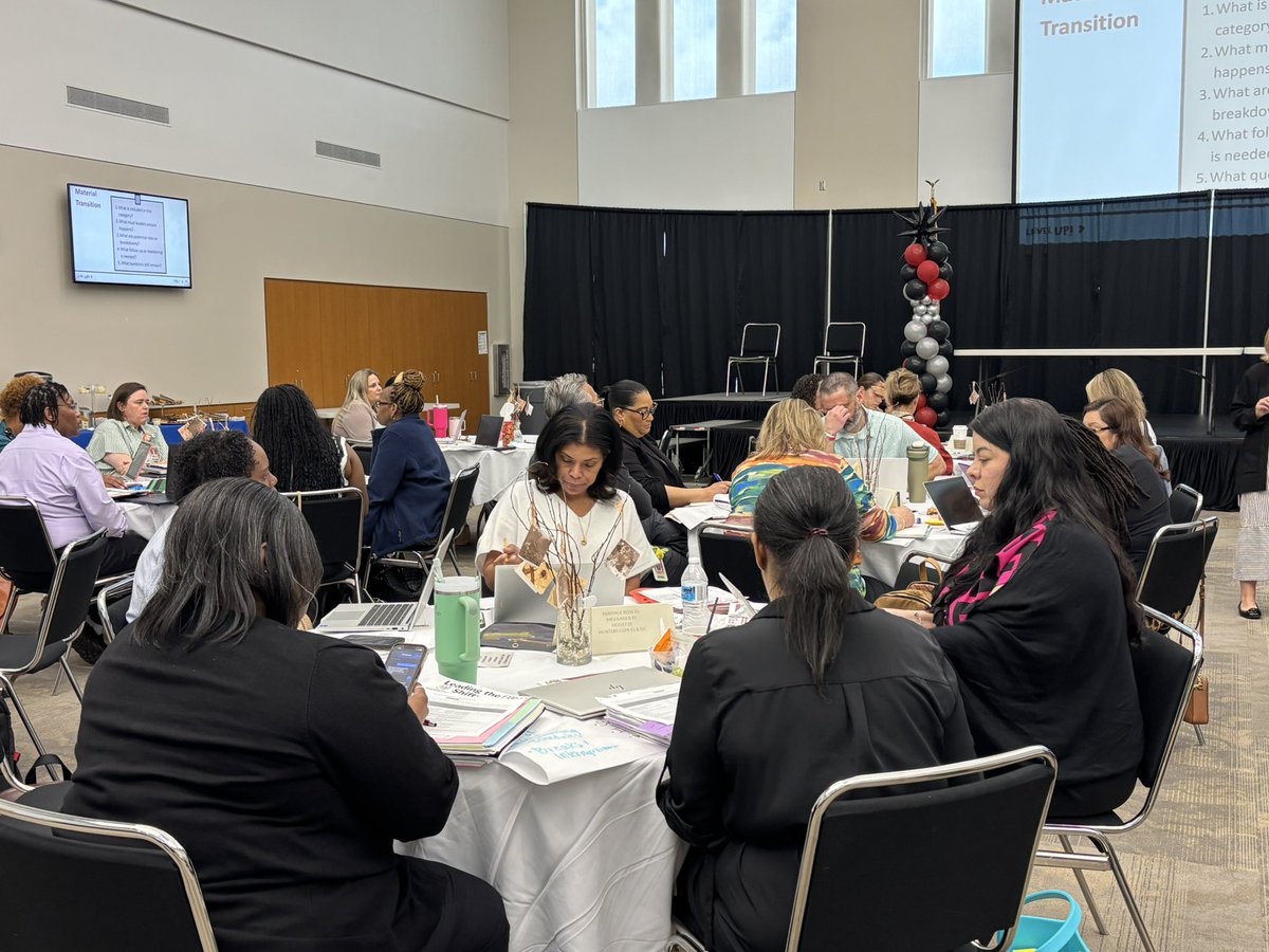 SSaenzPhillips's tweet image. Finish strong. 💪 Great @FortBendISD principals don’t just start with vision—they sustain momentum, reflect, adapt, and learn from one another along the way. That shared growth is what drives lasting impact. #LeadershipMatters  #FinishStrong