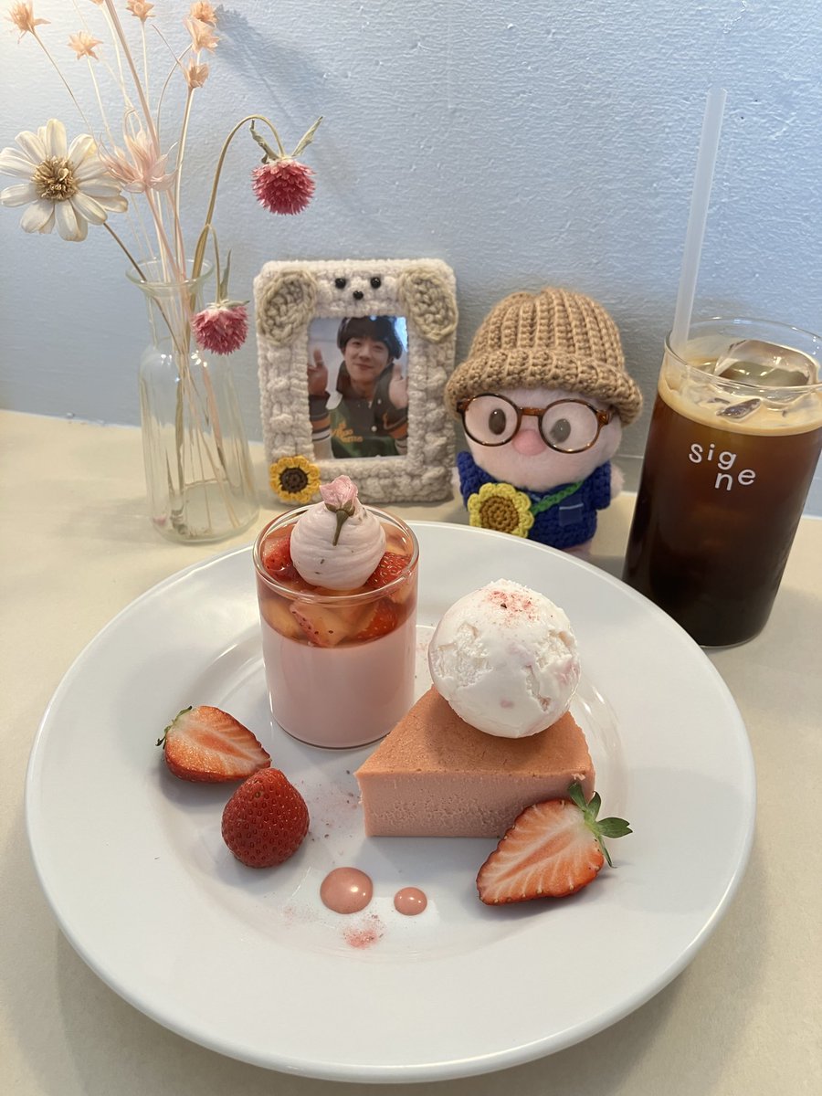aipoohtann's tweet photo. さらに
職場の友だちに教えてもらって😋🌸
#signe
#さくらのスイーツプレート
#CHAEst🌻 https://t.co/c5ToZUAHI8