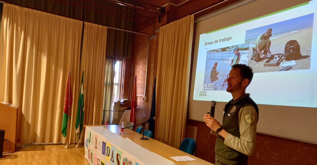 Participamos en las Jornadas de Orientación Profesional del IES Zaidín-Vergeles (Granada), poniendo cara y voz a la labor de los Agentes Medioambientales.

Proteger nuestro entorno es una opción de vida real y necesaria para los jóvenes. 🌿