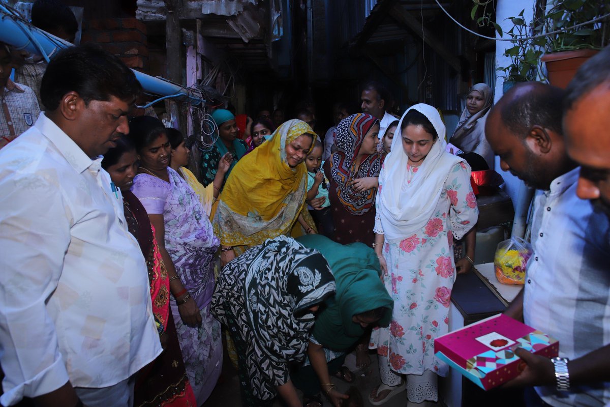 sanamalikshaikh's tweet photo. अणुशक्तीनगर विधानसभेतील वॉर्ड क्र. १४५ मध्ये विविध ठिकाणी शौचालय, नाले दुरुस्ती आणि पॅसेज काँक्रिटीकरण आणि संरक्षण भिंतीचे बांधकाम अशा नागरी सेवांच्या उभारणीचा शुभारंभ माझ्या हस्ते झाला. यावेळी स्थानिक नागरिकांची उत्साहपूर्ण उपस्थिती होती.
#WorkOpening #Ward145 #SanaMalikShaikh #MLA #Anushaktinagar