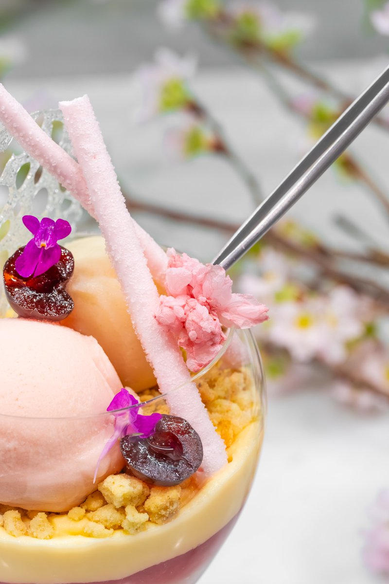 ARMANI_JAPAN's tweet photo. #ArmaniCaffe #GAOmotesando
4月のマンスリー #パフェ は「桜 カモミール フロマージュ」
花の香りが広がり、ライチやグアバの果実味とともに、軽やかな甘みが口の中に広がります。
──春の気配を感じる、心ほどけるひとときを。
アルマーニ / カフェ 表参道
https://t.co/vqlRNF5ngW https://t.co/GaLKA6mE1H