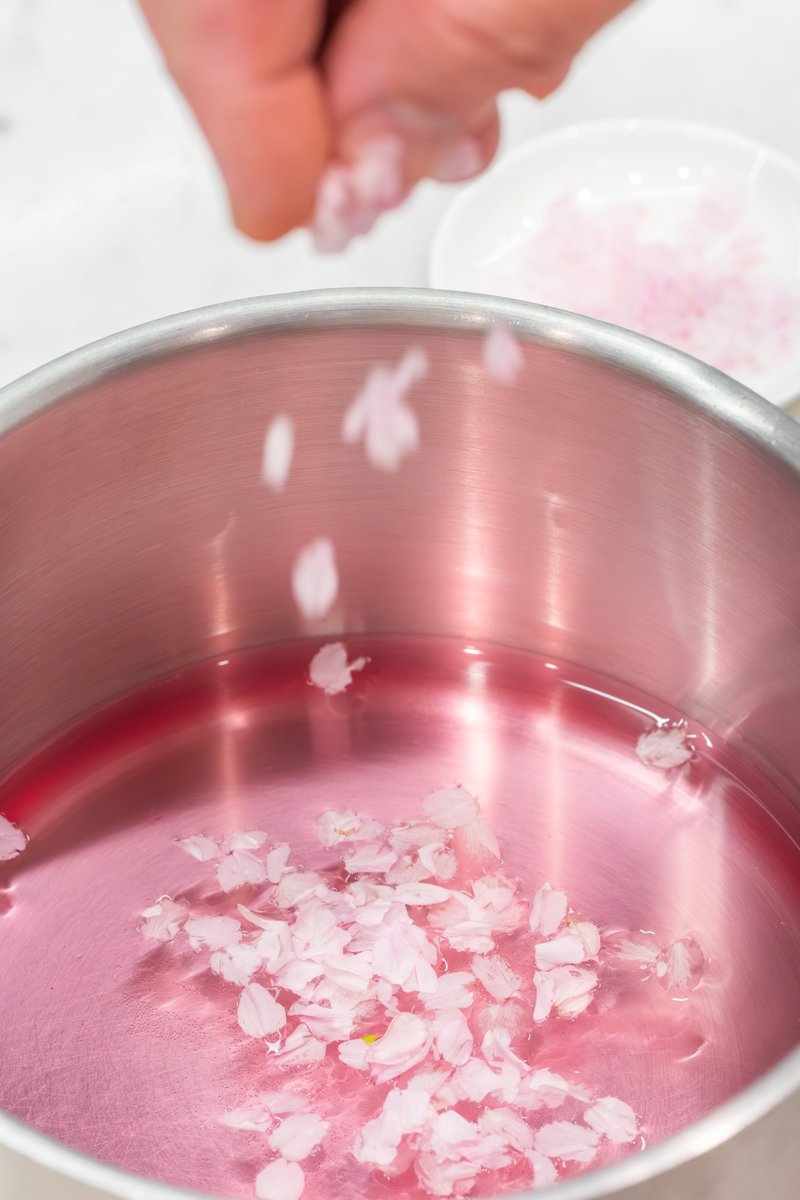 ARMANI_JAPAN's tweet photo. #ArmaniCaffe #GAOmotesando
4月のマンスリー #パフェ は「桜 カモミール フロマージュ」
花の香りが広がり、ライチやグアバの果実味とともに、軽やかな甘みが口の中に広がります。
──春の気配を感じる、心ほどけるひとときを。
アルマーニ / カフェ 表参道
https://t.co/vqlRNF5ngW https://t.co/GaLKA6mE1H