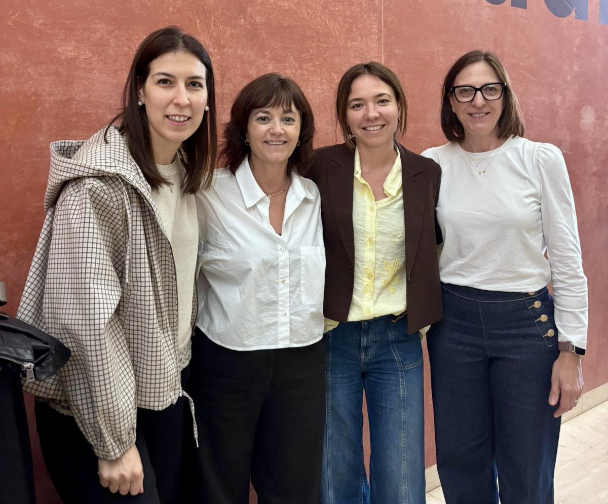 InfLleidaCOILL's tweet photo. Catalunya redueix un 19% els ingressos hospitalaris en la població més fràgil gràcies a l’#atenció #integrada
La vocal del COILL i referent AI, Ana Mari Fité; i la infermera APiC, Àngels Costa; a la 3a Jornada d’atenció integrada i cronicitat.
+info https://t.co/9i2PJoLkip https://t.co/GdNRomk6Sm