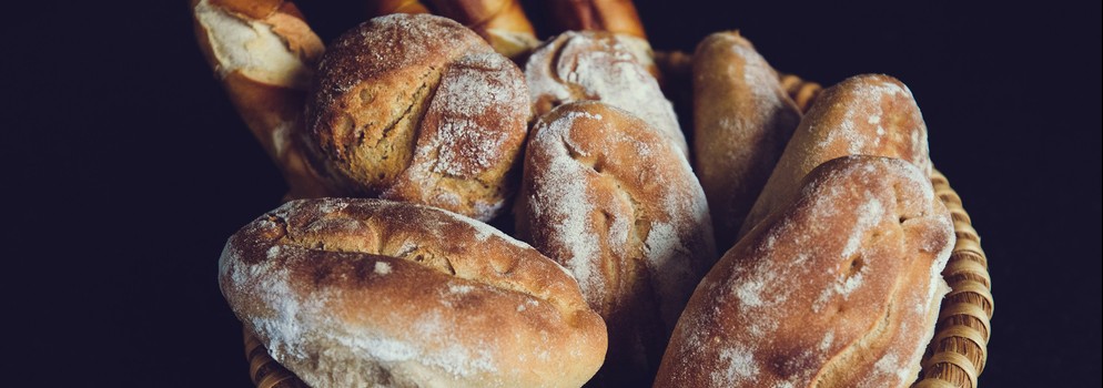 "Dio gracias y repartió" 

👉 Jesús es el que da el verdadero “pan del cielo” que viene alimentar a todos aquellos que quieren acercarse a comerlo #EvangelioDeHoy 

⏩ dominicos.org/predicacion/ev…