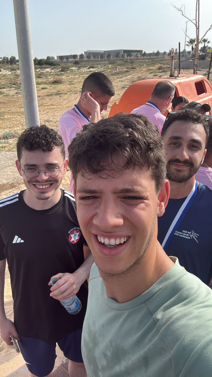 חנניה tweet media