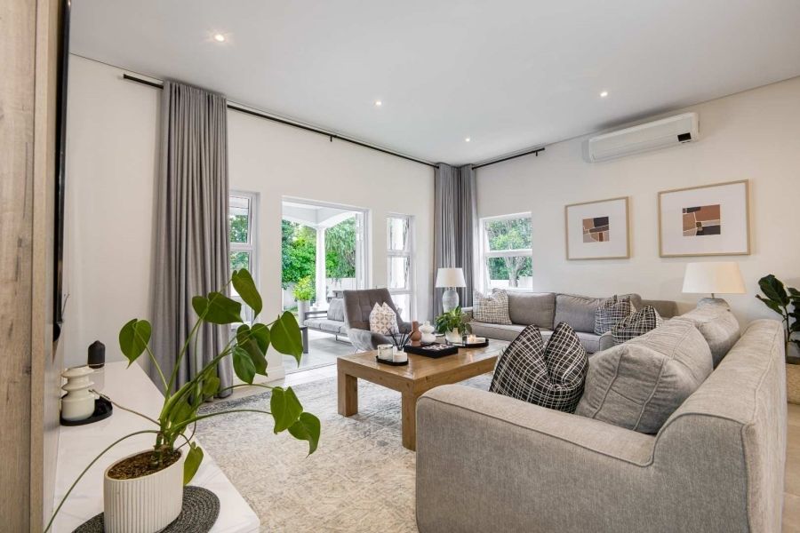 propcentralsa's tweet image. Peaceful living awaits in this Dainfern Golf Estate. View it now at buff.ly/RZAk9a4 listed for R13,750,000
4 Bedrooms| 4.5 Bathrooms| 3 Garages| Pool
Follow #PropertyCentral for #EXTREME property
#DreamHome #ModernLiving #CulDeSacLife