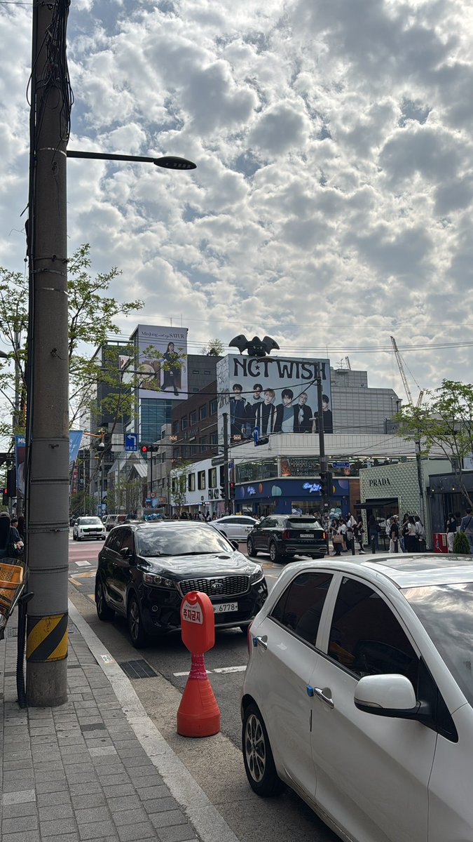 jins0mi's tweet photo. Seoungsu in few hours. Mau nitip? DM yah! https://t.co/brkD03N1Np