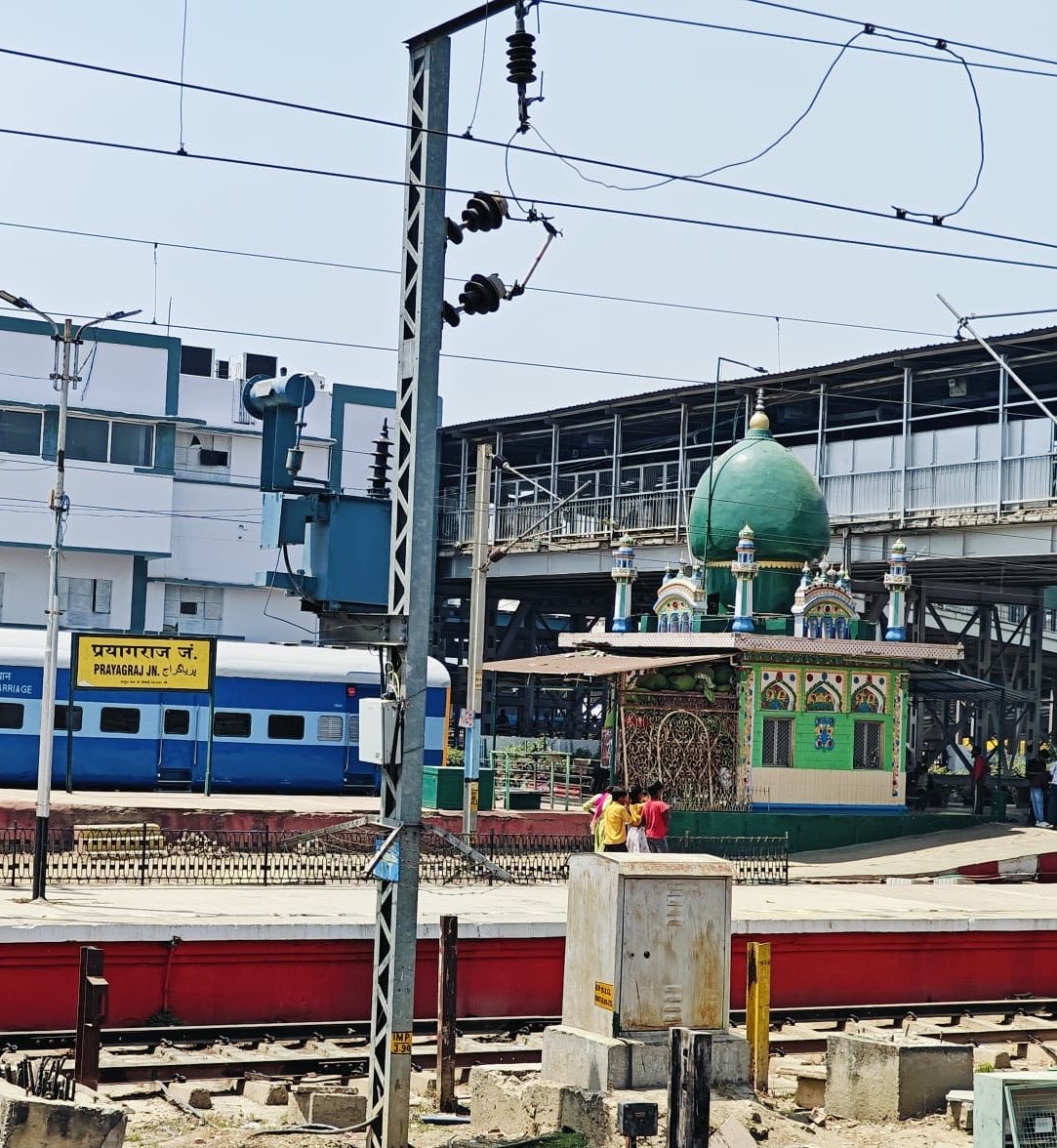 Illegal encroachment at Prayagraj Junction railway station must be removed. Law applies equally to all.

<a href="/RailMinIndia/">Ministry of Railways</a> <a href="/RailwaySeva/">RailwaySeva</a> <a href="/Uppolice/">UP POLICE</a> <a href="/myogiadityanath/">Yogi Adityanath</a>
