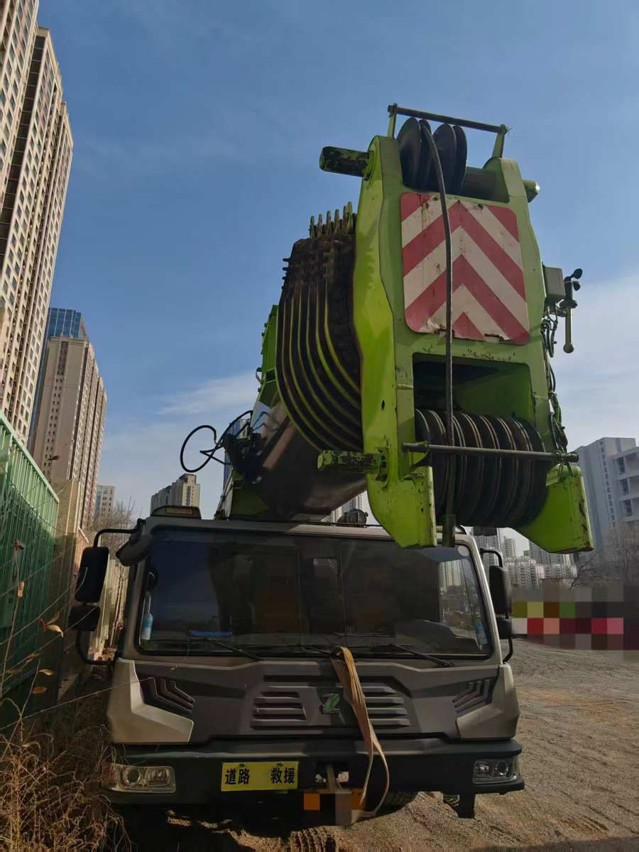 DindangMall's tweet photo. 2021 year Zoomlion 130 tons All terrain crane for sale. type 130H8，85 meters mainboom，2 sections jib，60 tons counterweight,single engine,no accident, price $188000.
More info:https://t.co/foTsWWJhOs
#cranemachine #truckcrane #Zoomlion #130ton #2021 https://t.co/3vl3eLp20H