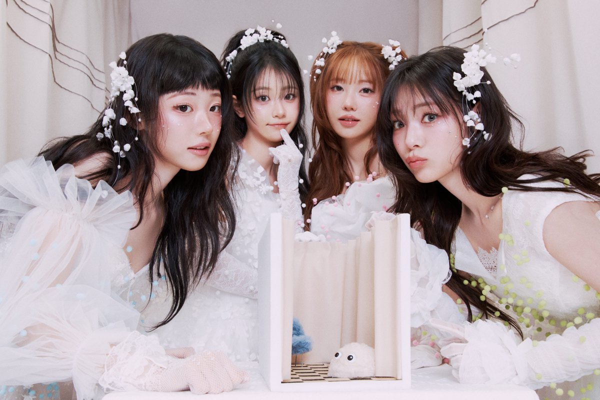 #QWER 4th Mini Album ‘CEREMONY’

Concept photo : Unbalance
QWER

📆 2026.04.27 6PM(KST)

#CEREMONY #세레머니