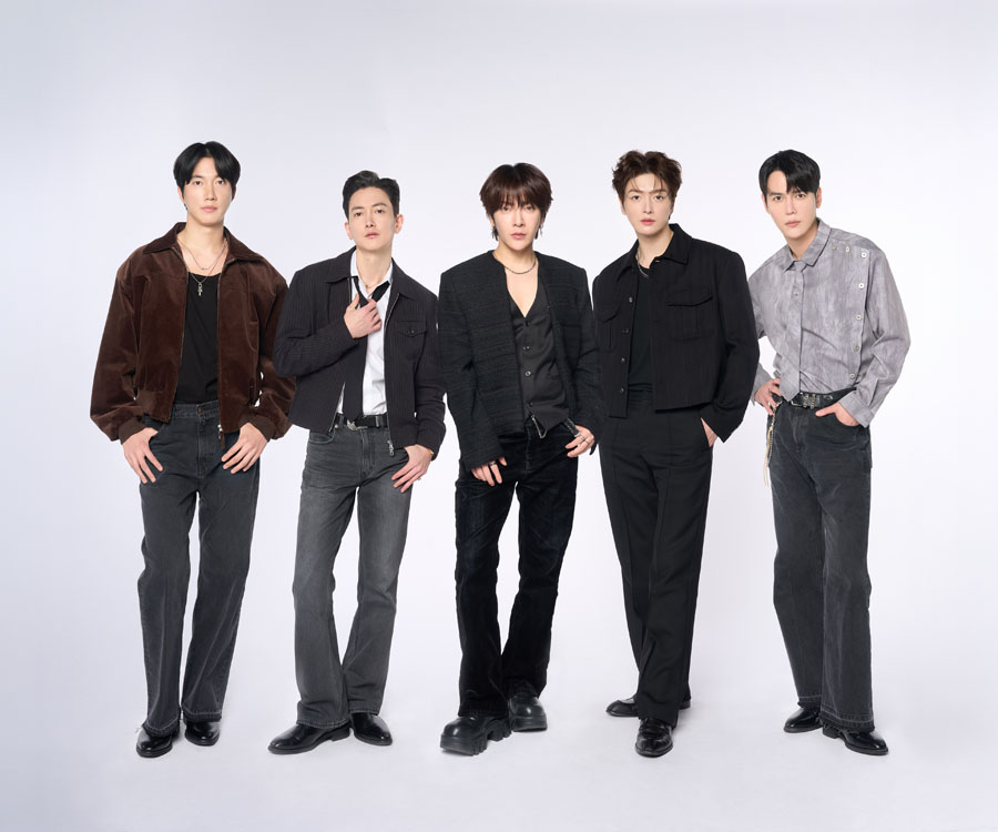 ◤#超新星◢
5/20発売 ミニアルバム
『Ichigo Ichie』

＼✨＠ Loppi・HMV限定特典が決定✨／
💝L判写真
※メンバー別5種＋集合1種からランダム1枚
※絵柄未定

特典は先着となりますのでお早めに予約を🥰
▶hmv.co.jp/news/article/2…

#SUPERNOVA