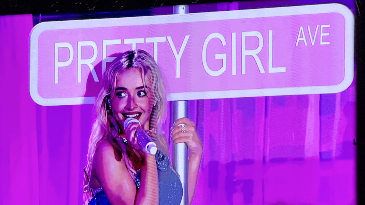 sabrina te extraño tanto lloro comiendo