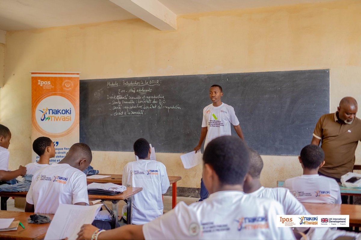MubabalireJos's tweet image. #SudKivu : @MakokiYaMwasi met en place et accompagne des clubs scolaires dans 5 écoles de la place pour des écoles sûres,inclusives et résilientes grâce à l'éducation sexuelle complète.
#AdoInformé
#ChoixEclairé

@Mulunda_jc
@Mikempoyi
@UkinDRC