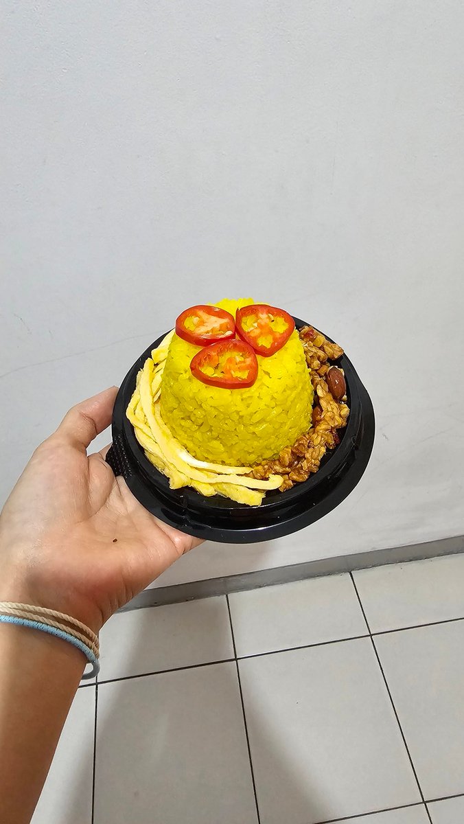UcritDian's tweet photo. FREEBIES Nasi Kuning Tumpeng Mini -MONSTA X NEXUS JAKARTA 17 APRIL 2026-
Sebagai rasa syukur setelah 11 tahun akhirnya Monek datang ke Indonesia, sudah layak dan sepantasnyalah kita bikin tumpengan
RULES:
1. Say hi to me
2. Follow IG monaeong.tix dan X @monaeong 
3. Don't throw! https://t.co/LZrnmAlKfZ