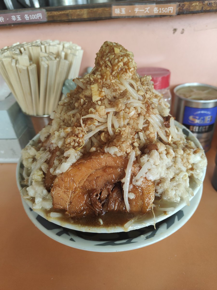 endou0408's tweet photo. ニンニク、ヤサイ、カラメマシのアブラマシマシ。
#ブタキング https://t.co/PG95JhDfoI