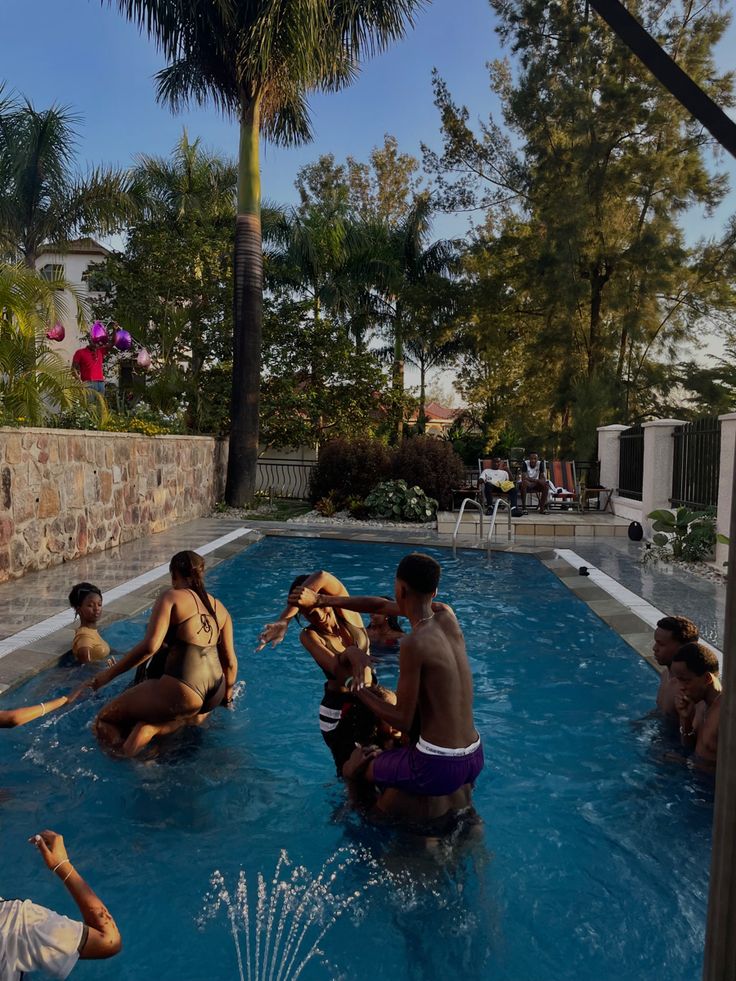 Royalpikin1's tweet image. Thank God it's Friday #TGIF 
Make sure to have fun today 🥳