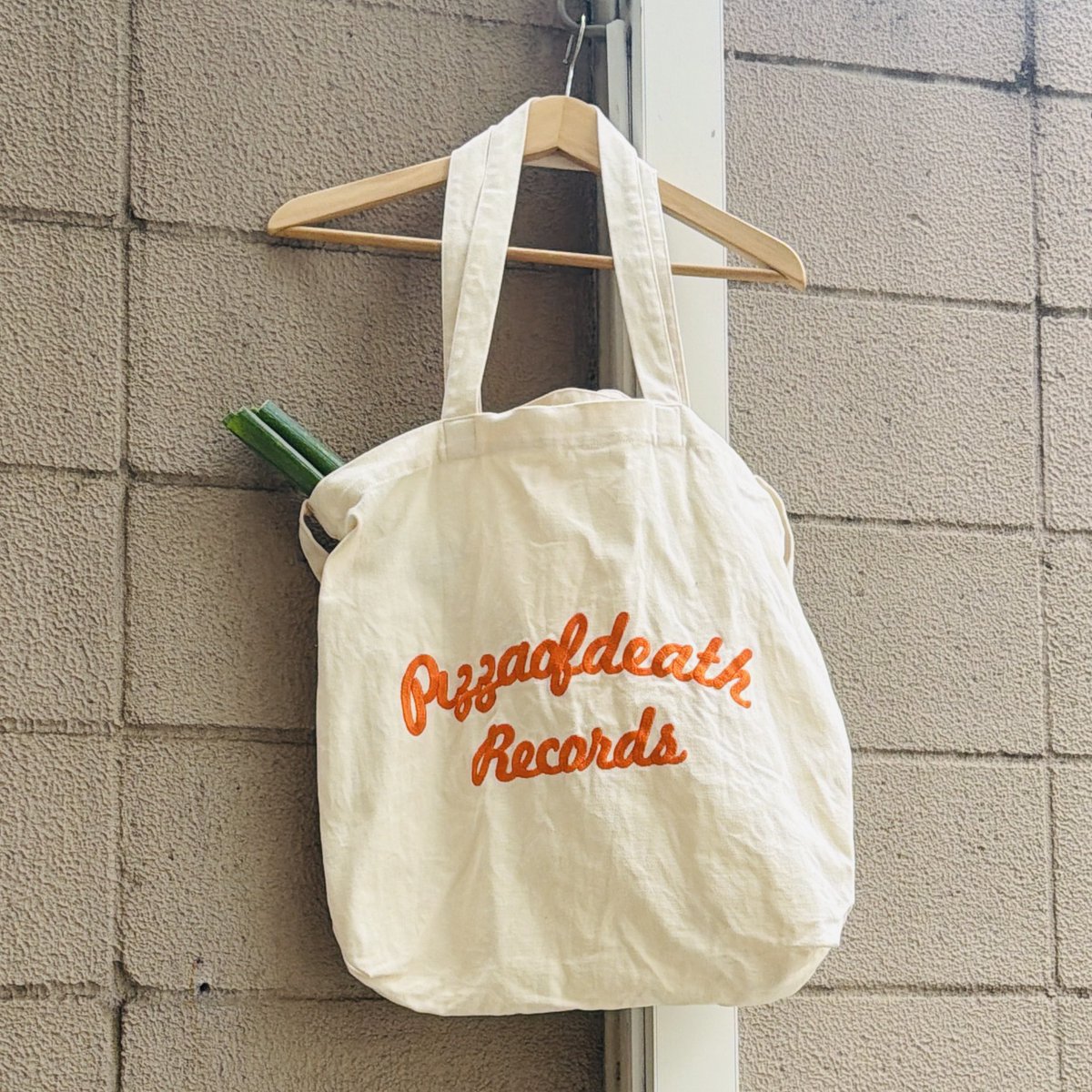 PODMOS's tweet image. Green Onion Bagの検証した結果をご報告いたします

長さ60cmのGreen Onion

もちろん内ポケットにCDも入ります

#ComingSoon