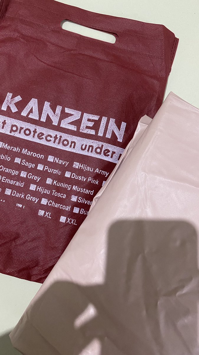 seacandyss's tweet photo. PRELOVED JAS HUJAN / MANTOL HOODIE KANZEIN size L

dijual krn kebesaran, blm pernah dipake samsekk only 85k 

bisa oren yaappp https://t.co/q16A1d9Ltx