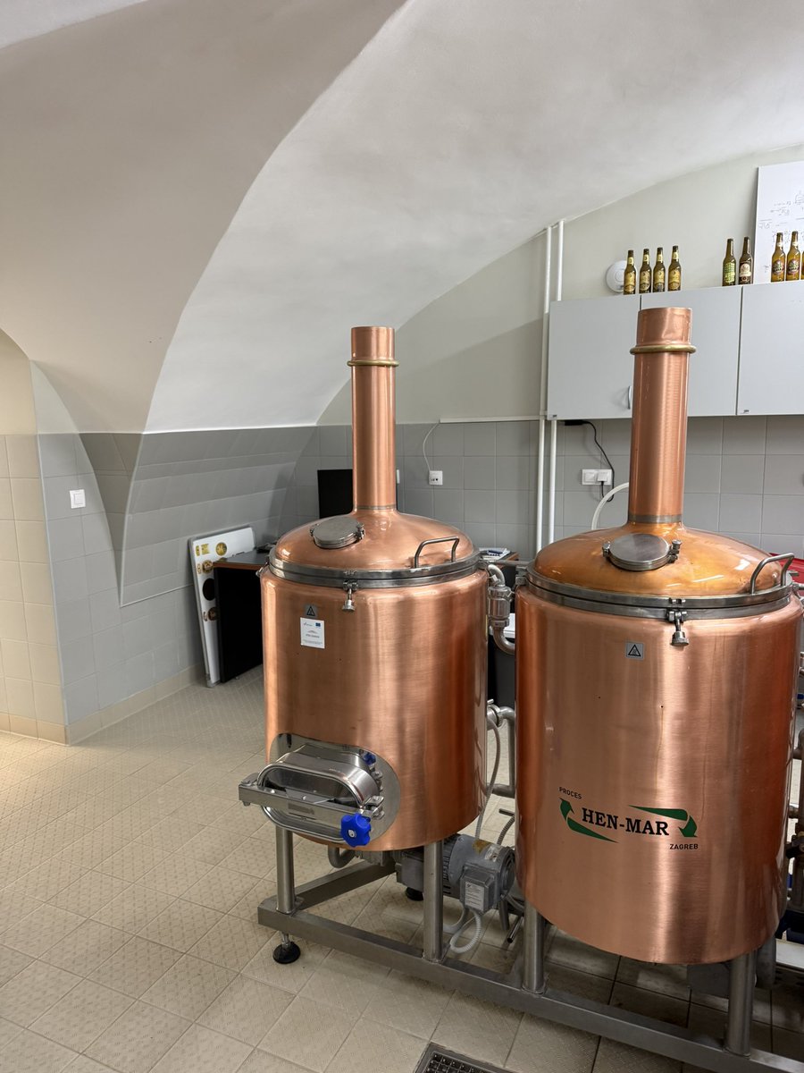 PChimica's tweet photo. Giornata intensa all’University of Applied Sciences di Karlovac con ErasmusSTEM: tra laboratori, ricerca e analisi sulla birra Karlovačko, abbiamo visto come la chimica diventa innovazione concreta. Un’esperienza che conferma il valore delle discipline STEM e della collaborazione https://t.co/IpzaFHHYrI