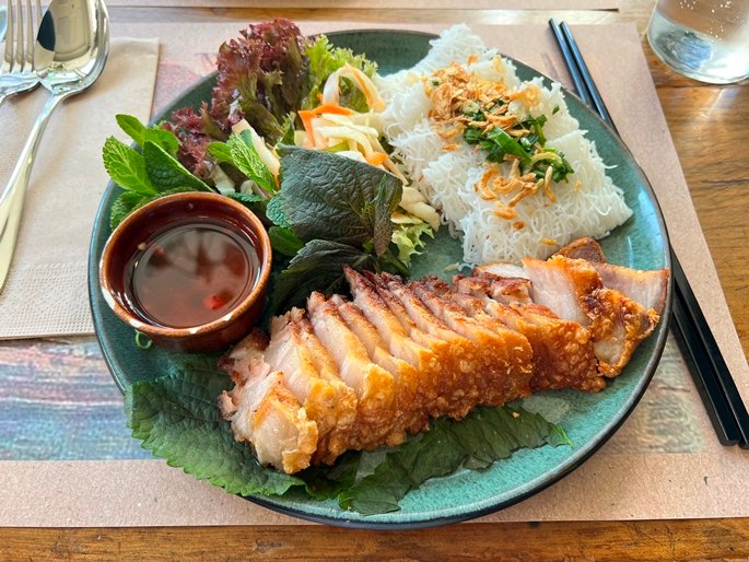 TheDiningFeed's tweet image. A tasty and swift option for a business lunch @ Restaurant Co Chin Chin Brasserie thediningexperience.org/?p=54472 #ZRH #Zurich #Switzerland #foodiechats #nomnom #yummy #tastydishes #businesslunch #VietnameseFood