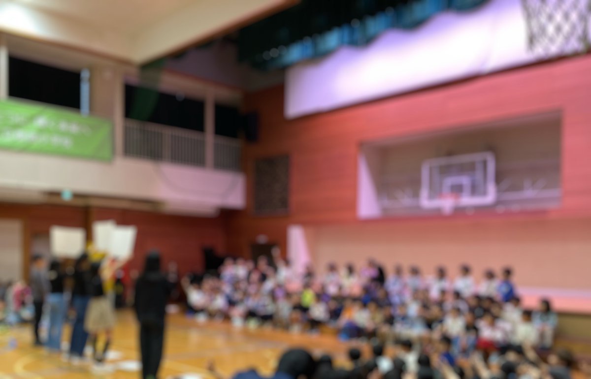 mitaeschool's tweet photo. 1年生を迎える会がありました。花のアーチを通って入場する1年生を、2〜6年生が拍手で歓迎しました。代表委員会による歓迎の言葉やクイズ、1年生の元気な歌とあいさつがあり、笑顔あふれる温かな会となりました。 https://t.co/YCsU6kV9d7