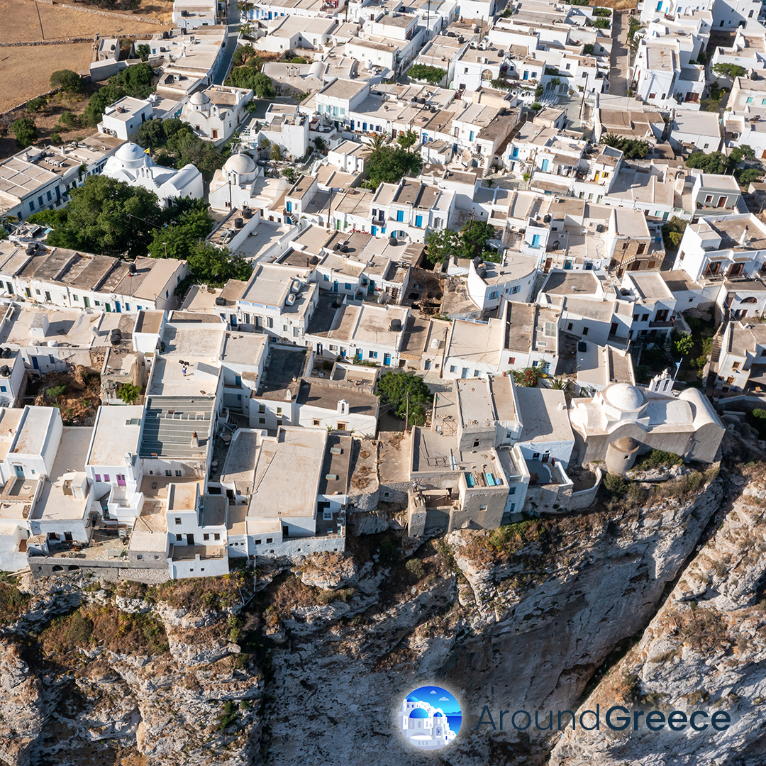 AroundGreece's tweet image. Folegandros keeps things simple, and that is its magic. Cliffs drop into endless blue, and the silence feels intentional. It is raw beauty, no filter needed.

❤️ Tag #aroundgreece
❤️ Follow @aroundgreece

aroundgreece.net/folegandros

#Folegandros #Greece #Greekislands