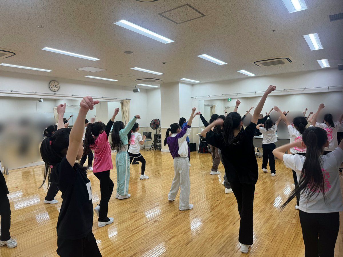 cheerdrakids's tweet photo. 先月、プレミアムクラスのオーディションを開催しました❤️‍��
プレミアムクラスは、チアドラゴンズダンスレッスン受講生の中からオーディションで選ばれます！

毎年3月にオーディションを行い、合格メンバーは4月からレッスンがスタートします🌸
15期プレミアムクラスの活動の様子もお楽しみに✨ https://t.co/6lv2hEVFEO
