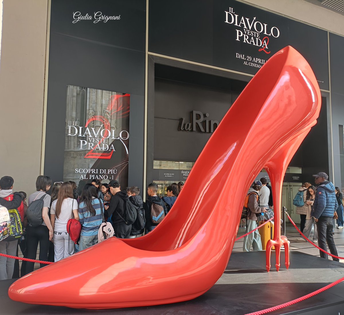 Giulia113208470's tweet image. "Sì, hai ragione. In fondo questa industria multimiliardaria gira intorno a questo, alla bellezza interiore."

Lauren Weisberger ✍🏻
("Il diavolo veste Prada 😈📚)

"Il diavolo veste Prada 2" 😈🎬
Rinascente
Milano 🏙️
Foto personale 📸

#fotografia #photography #milano