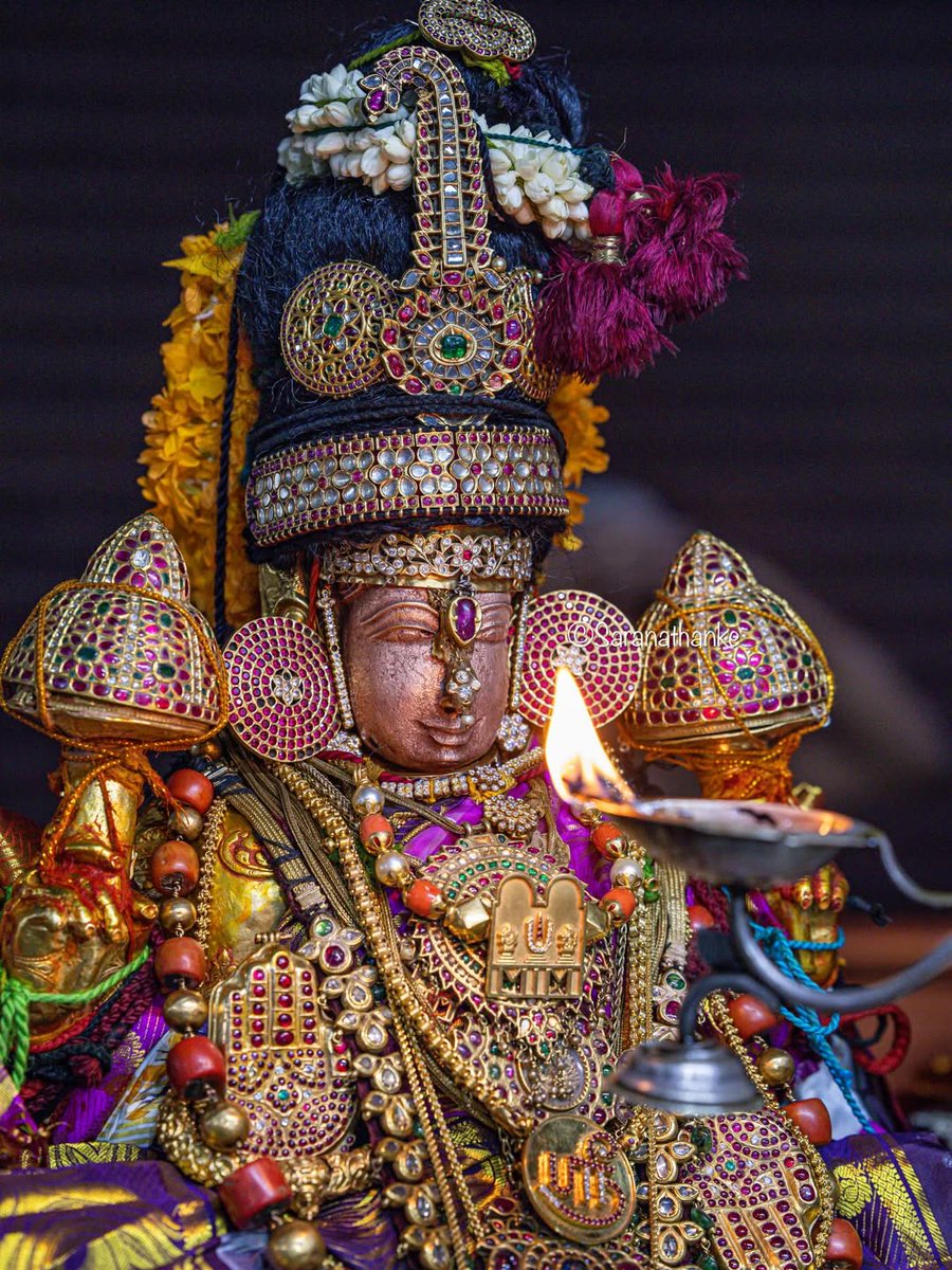 श्रीहरिप्रिया 🪷 

आदिलक्ष्मि नमस्तेऽस्तु परब्रह्मस्वरूपिणि  l
यशो देहि धनं देहि सर्वकामांश्च देहि मे  ll
🪔