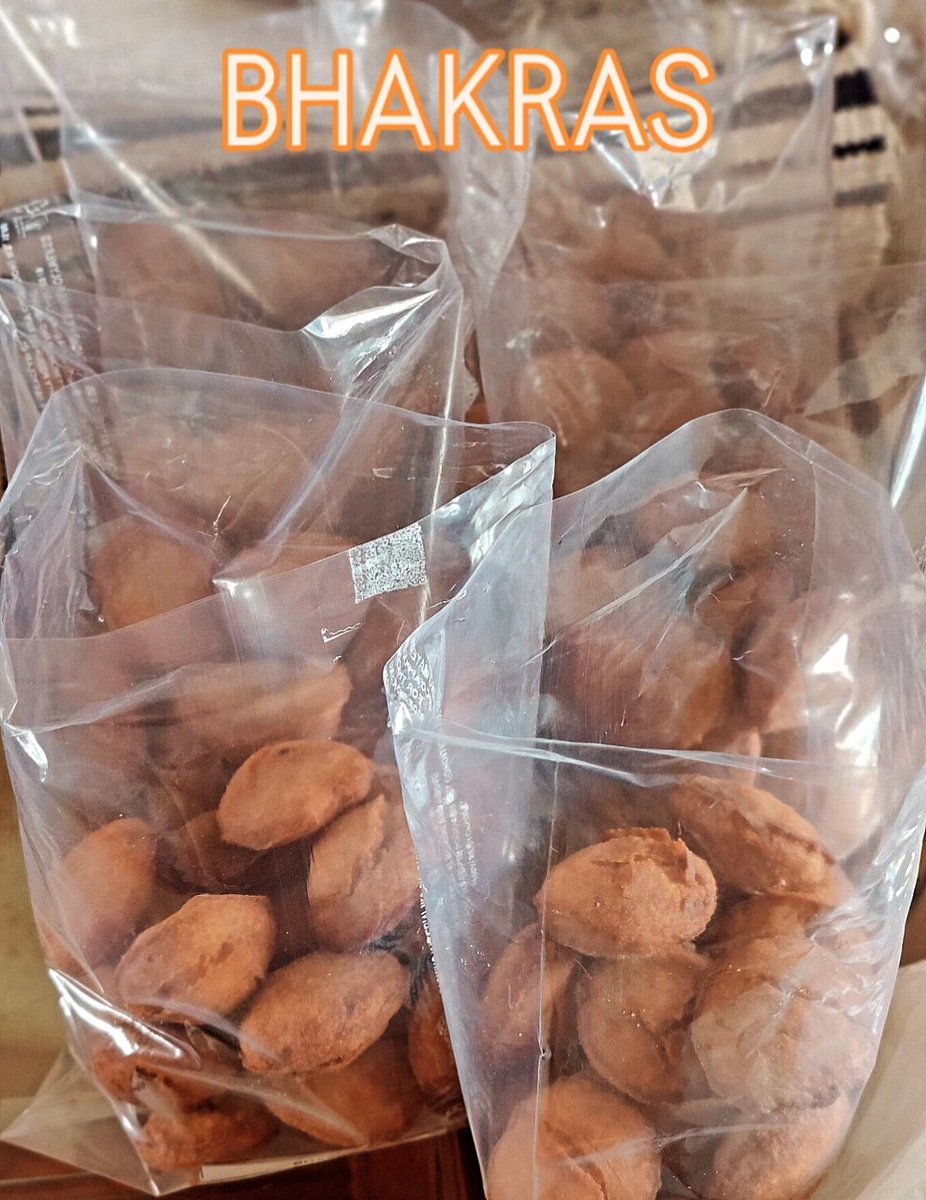 Shelleysub's tweet image. A small batch of about 200 Bhakras, cooling....... 

#zarinsssecrets #Parsispicesandcondiments #homemadewithlove #parsifamilyrecipes 
Find us on Instagram @zarinssecrets