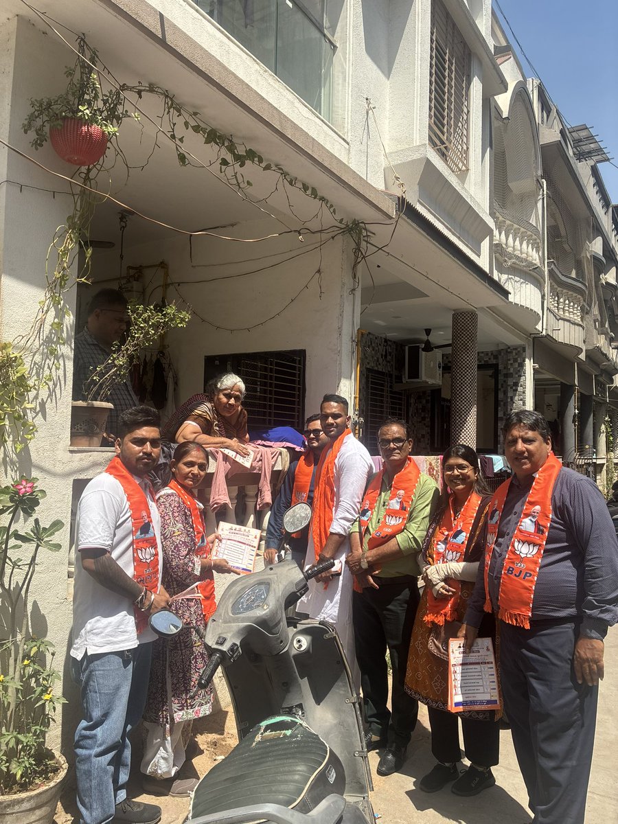 HirenTankara's tweet photo. સુરત નો હુંકાર...જીતશે ભાજપ, જીતશે વિકાસ

Smc #120

#BJP4SuratMahanagar
#અબ_કી_બાર_120
#કમળ_ખીલશે_વિકાસ_જીતશે https://t.co/8Qd7fa9T9I