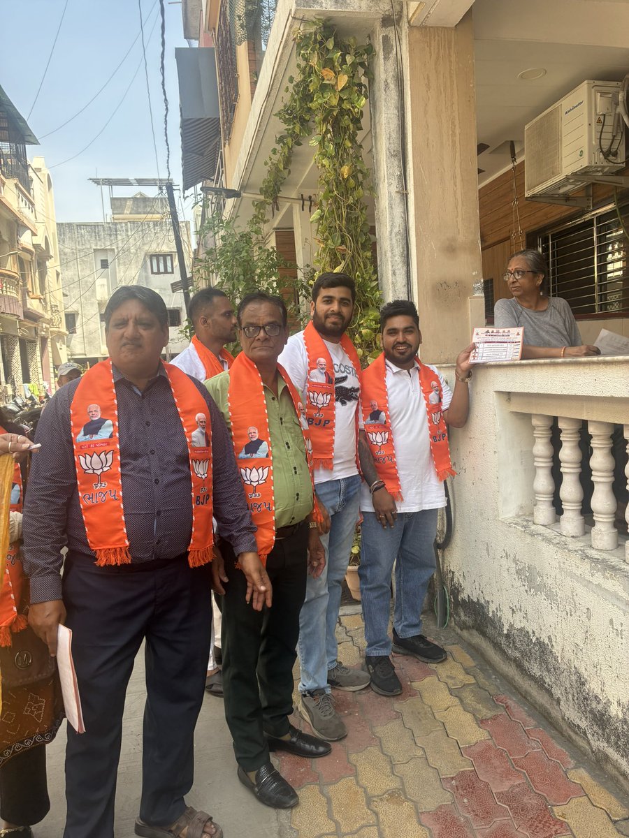 HirenTankara's tweet photo. સુરત નો હુંકાર...જીતશે ભાજપ, જીતશે વિકાસ

Smc #120

#BJP4SuratMahanagar
#અબ_કી_બાર_120
#કમળ_ખીલશે_વિકાસ_જીતશે https://t.co/8Qd7fa9T9I