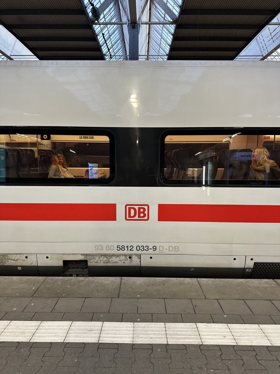 Modellbahn_Corp's tweet image. München → Dortmund。Intermodellbauに向けて出発。
#DB #ICE #TGV #TGViNOui #SNCF #MünchenHbf #Intermodellbau #Intermodellbau2026 #鉄道