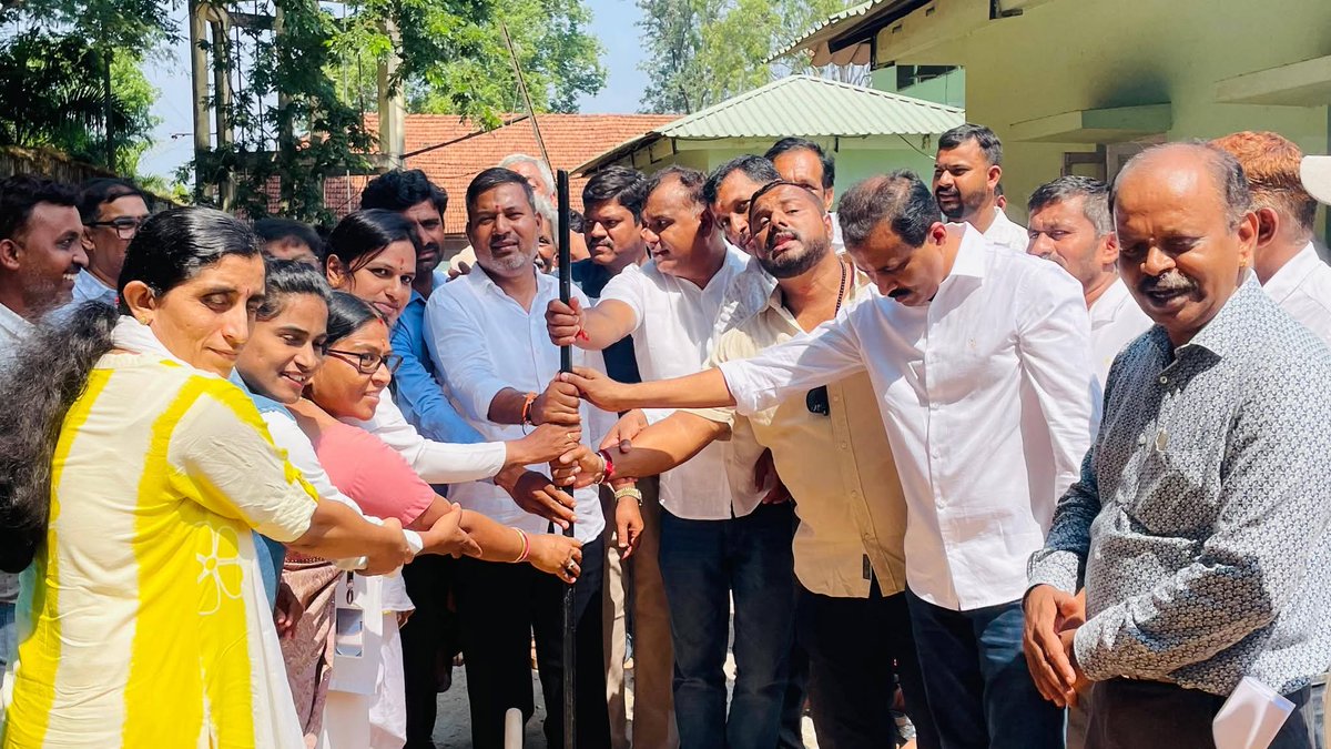 CementManju's tweet image. ಸಕಲೇಶಪುರ ನಗರದ ಸಾರ್ವಜನಿಕ ಕ್ರಾಫರ್ಡ್ ಆಸ್ಪತ್ರೆಯ ಆವರಣದಲ್ಲಿ 50 ಲಕ್ಷ ರೂ ವೆಚ್ಚದಲ್ಲಿ ನೂತನವಾಗಿ ನಿರ್ಮಾಣವಾಗಲಿರುವ ಆಧುನಿಕ ತಂತ್ರಜ್ಞಾನವುಳ್ಳ ಲ್ಯಾಬ್ ನ ಕಟ್ಟಡ ನಿರ್ಮಾಣ ಕಾಮಗಾರಿಗೆ ಭೂಮಿ ಪೂಜೆ ನೆರವೇರಿಸಲಾಯಿತು.

#Laboratory #CementManju #Sakleshpura #CrawfordHospital