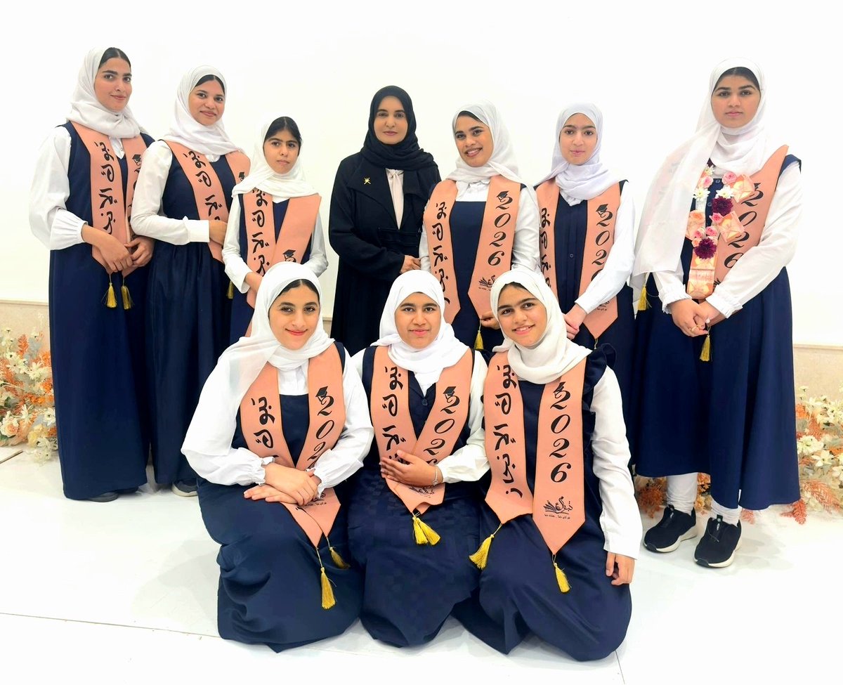 iradah2007's tweet photo. واحدة من اللفتات الراقية المهمة لـ #مدرسة_تبوك بـ #تعليمية_شمال_الباطنة في احتفائها - يوم أمس- بطالباتها المُجيدات تكريم المُجيدات من طالبات الدمج السمعي وإفراد فقرة خاصة بهن في الحفل بعنوان "قلوبٌ تسمع وأيدٍ تتكلم"، قدّمنَها بكل احترافية. 
طاقات عظيمة تستحق الإشادة والتمكين والتعزيز، وقيمة نوعية في هذه الحياة تقدم رسالة واضحة بأن "القوة لا تأتي من المقدرة الجسدية، إنما تأتي من الإرادة التي لا تُقهَر". 

فخورون جدا بهنّ ❤️🇴🇲