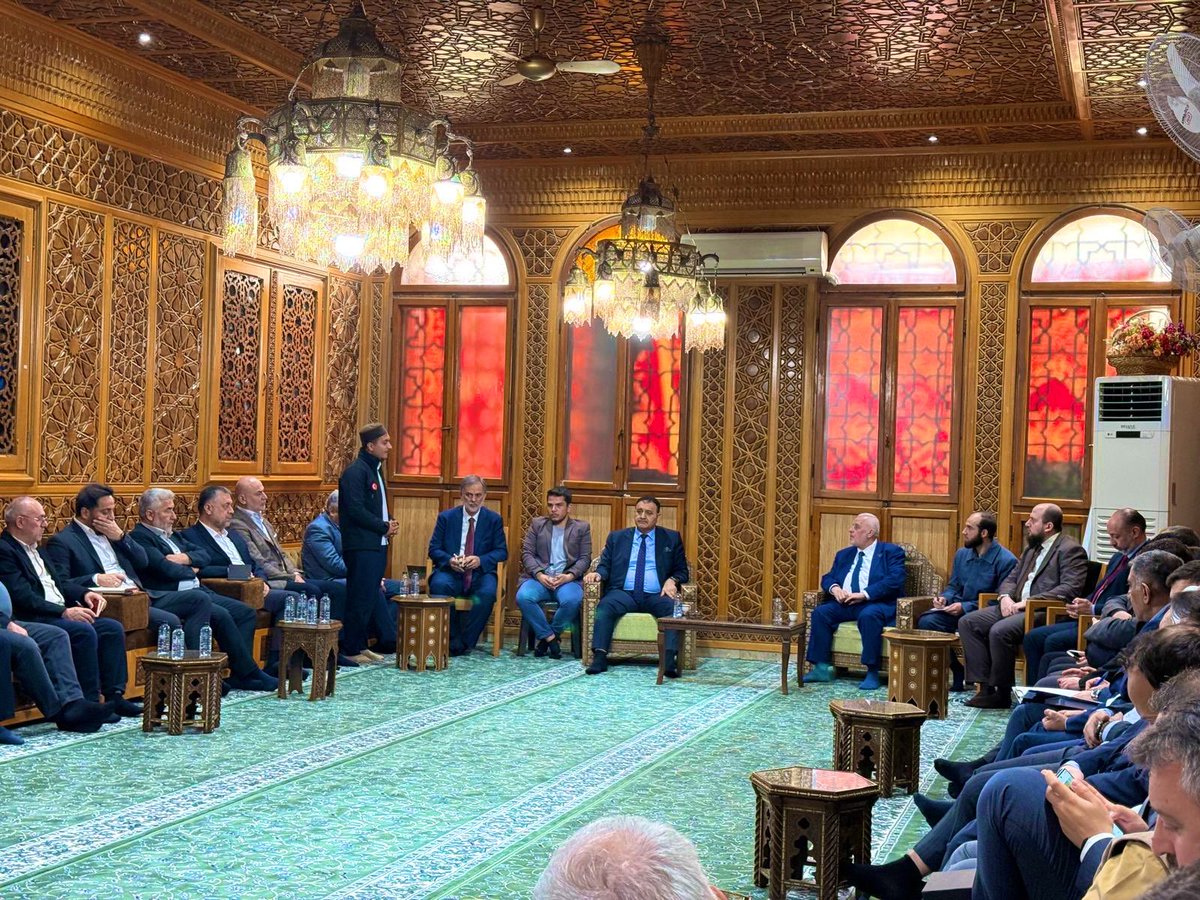 KIYAMDER's tweet photo. Kıyamder Başkanımız Mehmet Emin Demir; İslam Dünyası STK’ları Birliği Genel Sekreteri Eyüp Akbal ve Suriye’de faaliyet gösteren STK temsilcileriyle birlikte, Suriye Vakıflar Bakanı Muhammed Ebu el-Hayır Şükri’yi makamında ziyaret etti.

Görüşmede; Türk kurumlarıyla iş birliği, tecrübe paylaşımı ve cami ile şer’î medreselerin ihyasına yönelik çalışmalar ele alındı. Sayın Bakan, necip Türk milletine şükranlarını ifade etti.

Nazik kabulleri dolayısıyla kendilerine teşekkür ederiz.