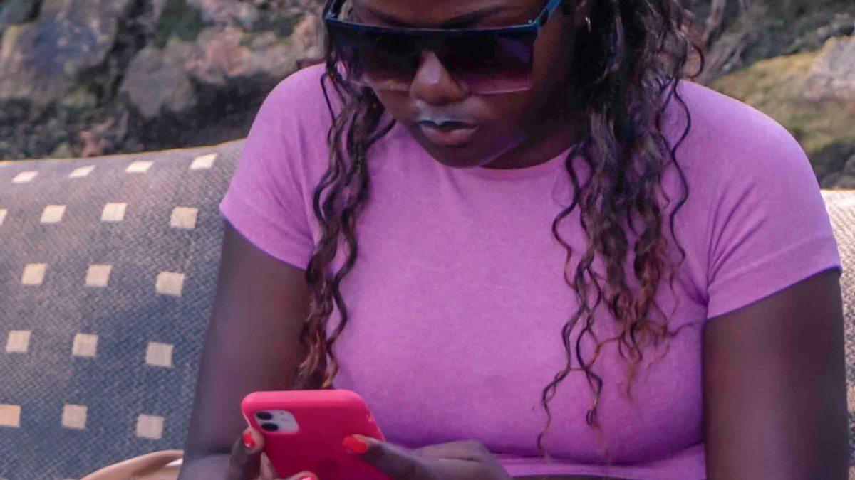 wellness_day's tweet image. Log off to tune in. 📵
Take a break from screens today—even for an hour. Create space for real moments, real conversations, real calm. True joy lives offline! 🤗

#GlobalWellnessDay #JoyMagenta #GWD2026 #Wellness #DigitalDetox