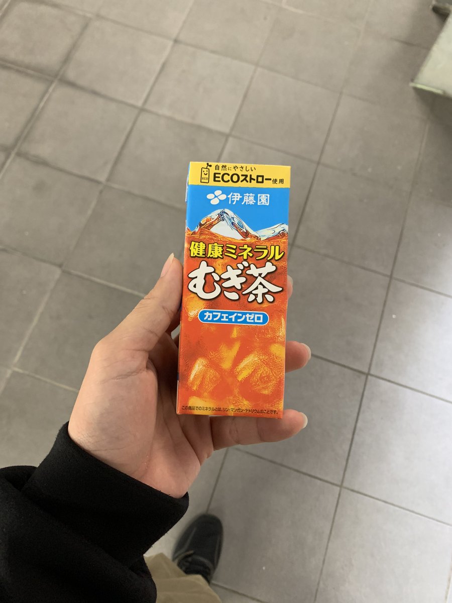 まきやま tweet media