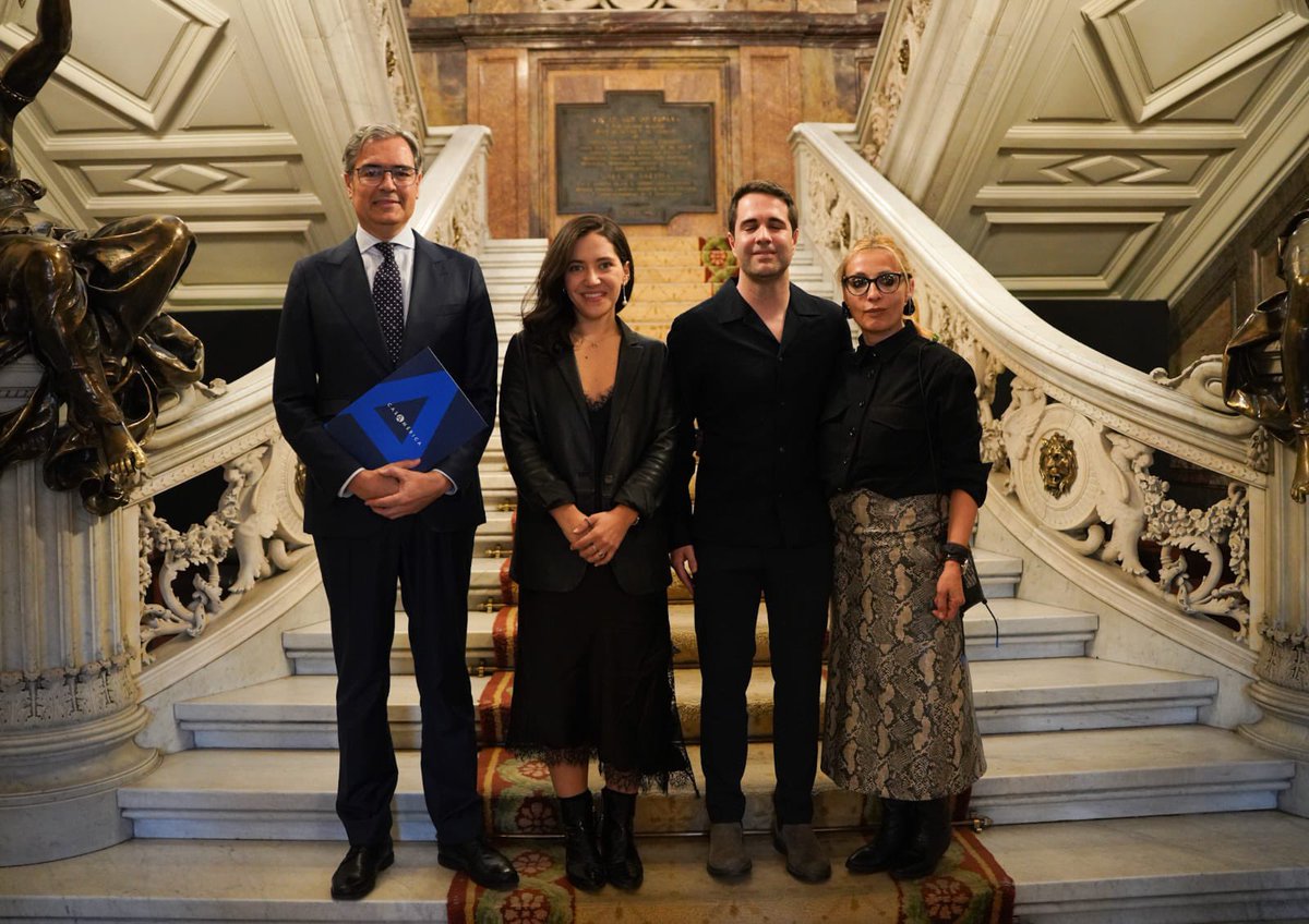 casamerica's tweet photo. 📸 Ayer inauguramos la exposición ‘Todo empieza con ausencia’, de Marian Carrasquero (@mariancaa), una muestra fotográfica sobre ausencia, resiliencia y transformación en América. Con @moisesmoreram y @sergioantoranzlopez.

🤝 @ibfranklinuah.
📅 Hasta el 30/05.
🎟️ Entrada libre. https://t.co/muv89hOcRA