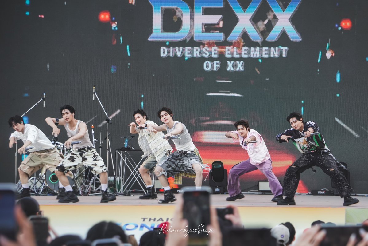 RedmonkyzAom's tweet image. CLANG CLANG on stage ICONSIAM 2nd round.~💥

DEXX SONGKRAN26 ICONSIAM 
#DEXXxICONSIAM #DEXXth
#JAMESSU_DEXX #JamesSu
#TUTOR_DEXX #TutorKrp
#YIM_DEXX #mynameis_yim 
#AUAU_DEXX #auautnp
#POR_DEXX #porsuppakarn 
#TEETEE_DEXX #twnpich