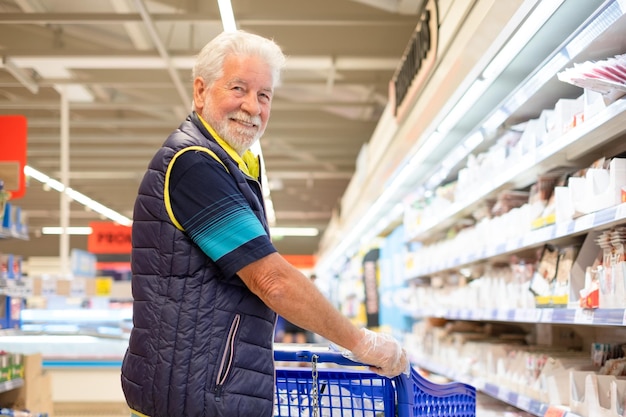 Papa qui paie 🇨🇵💸 tweet media